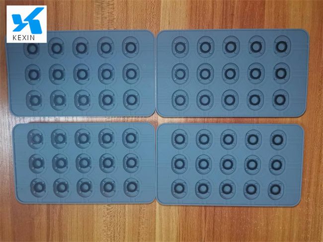 硅膠制品為什么容易變脆？